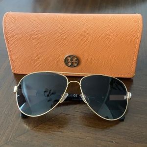 Tory Burch Aviator Sunglasses 🕶